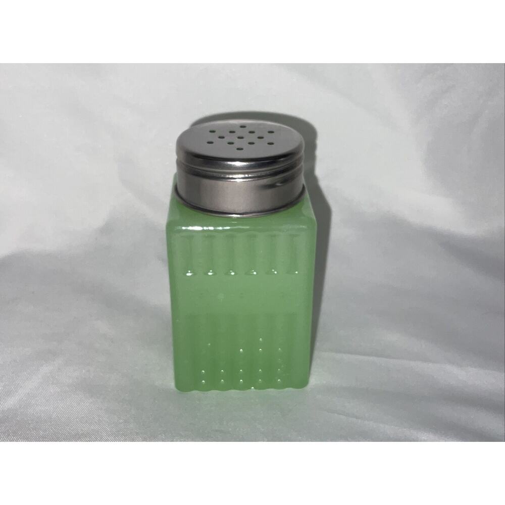 NEW TTABLECRAFT PRODUCTS JADEITE WARE GREEN RETRO SALT PEPPER SPICE SHAKER